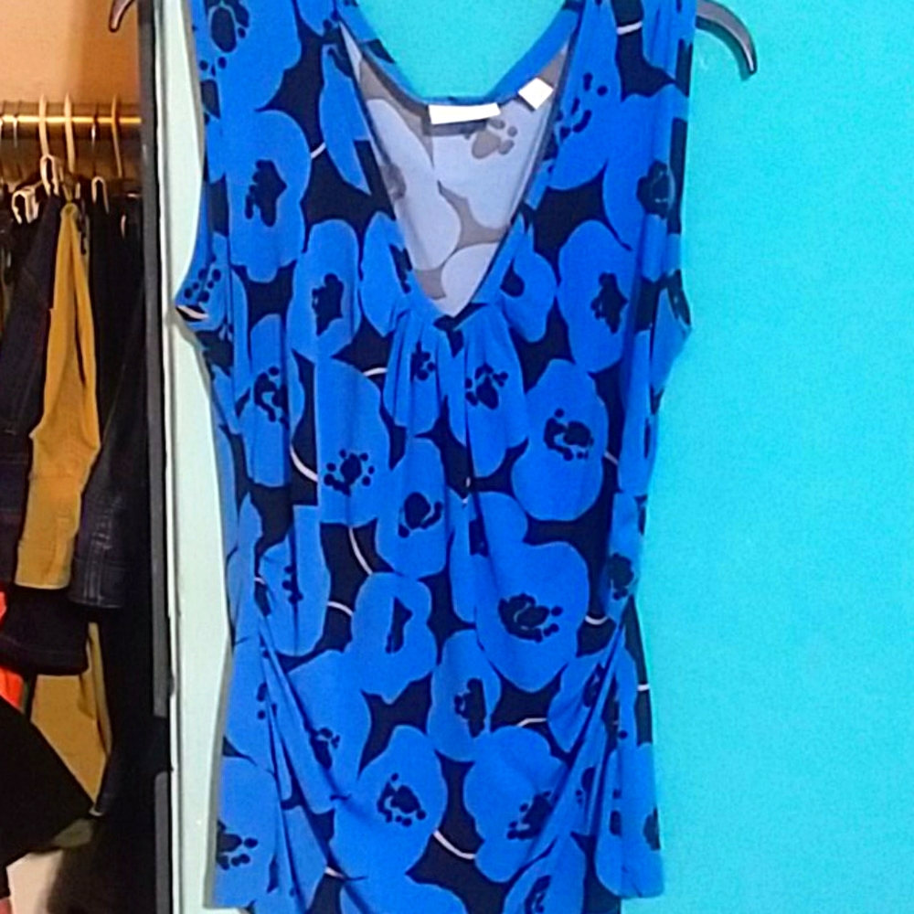 New York & Company v neck tank large